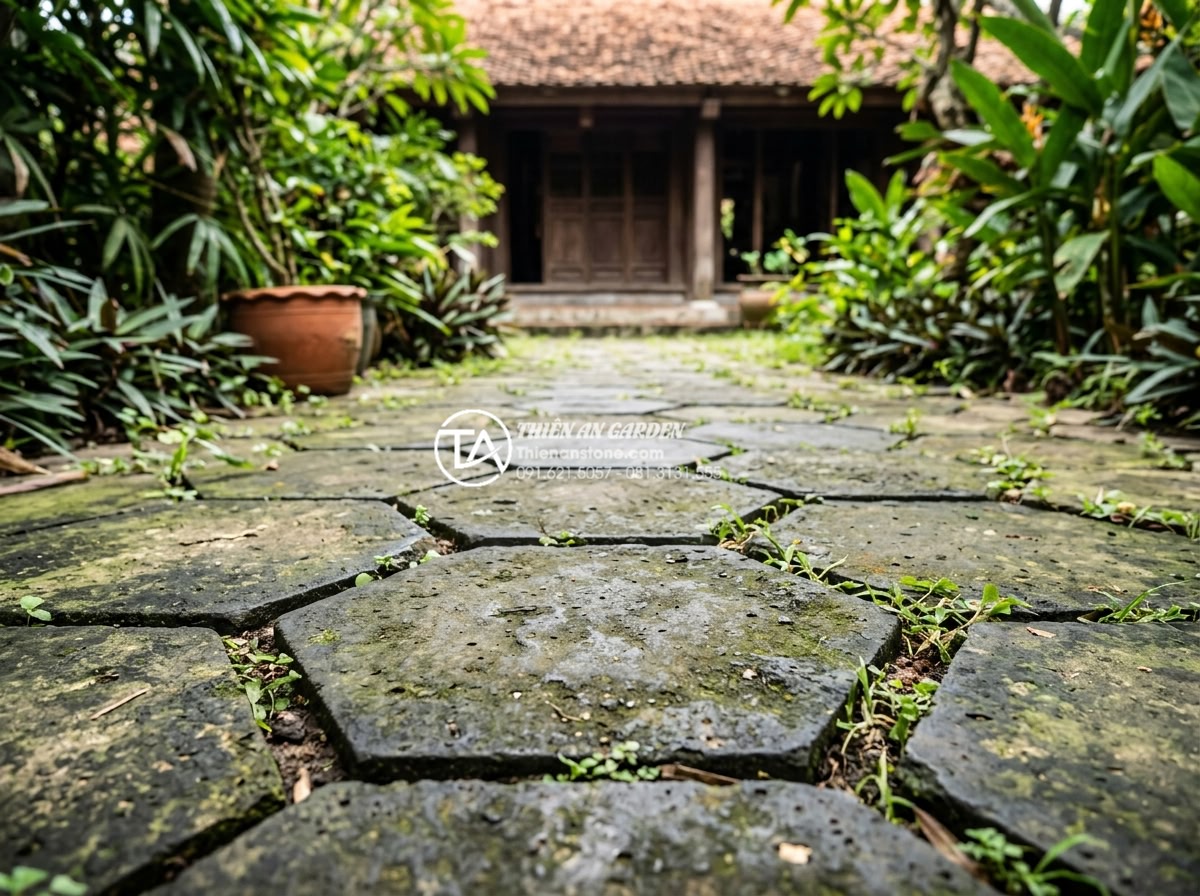 Đá rối lát sân vườn: Giải pháp thi công bền vững và thẩm mỹ - Maintenance process of cleaning and sealing natural stone garden paving with too