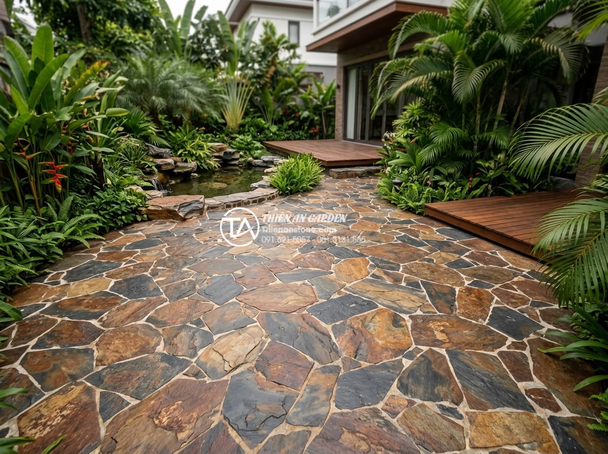 Đá rối lát sân vườn: Giải pháp thi công bền vững và thẩm mỹ - Wide angle shot of a spacious villa backyard garden paved entirely with chaotic 
