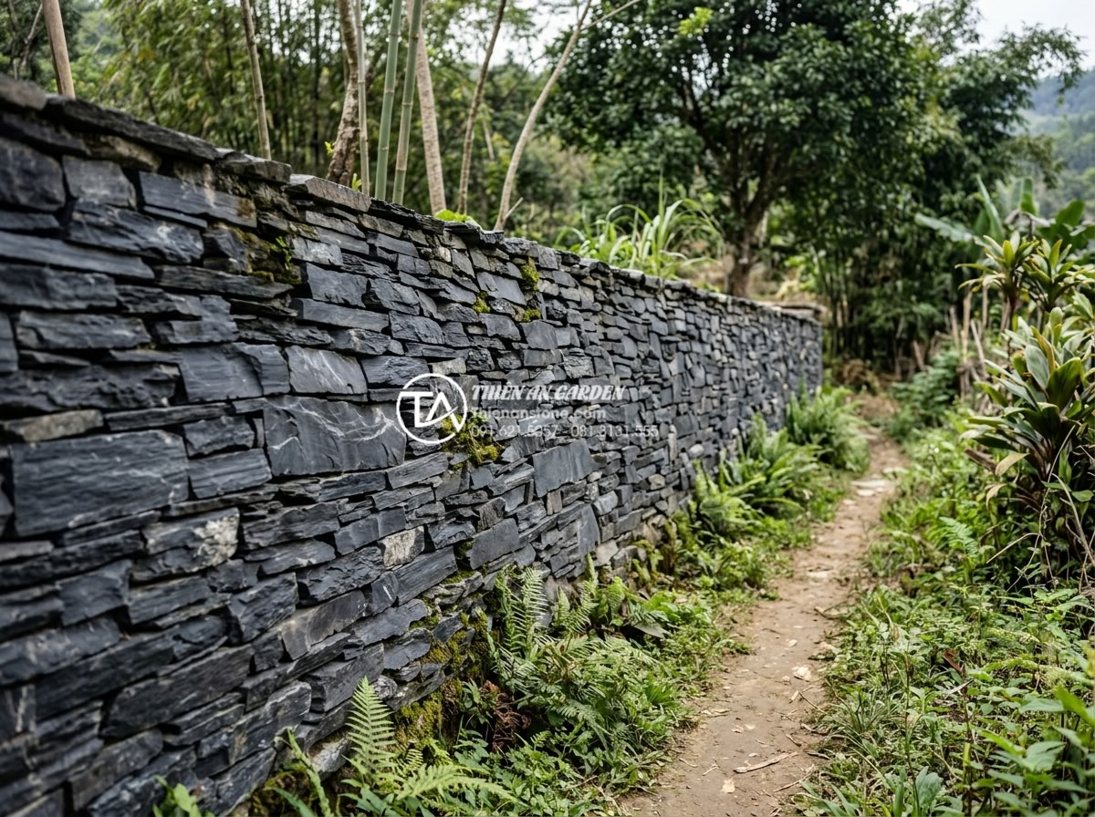 Đá rối ốp tường: Nghệ thuật tạo điểm nhấn cho không gian sống - Long term view of well-maintained aged stone rối wall still looking pristine aft