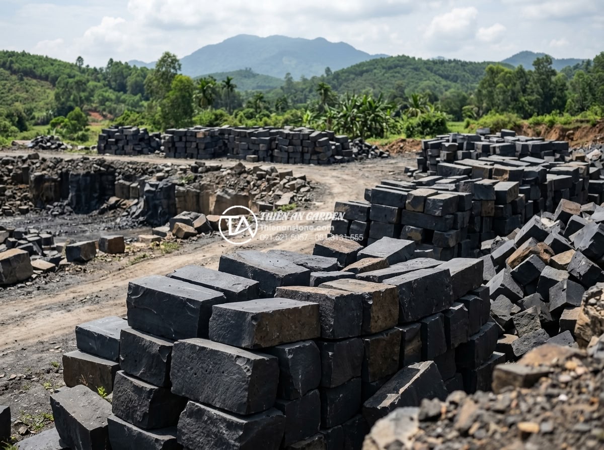 Đá rối vàng Bình Định vs Nghệ An: Sự khác biệt về chất lượng và màu sắc - Quarry landscape in Nghe An province Vietnam with pale yellow chaotic stone bloc