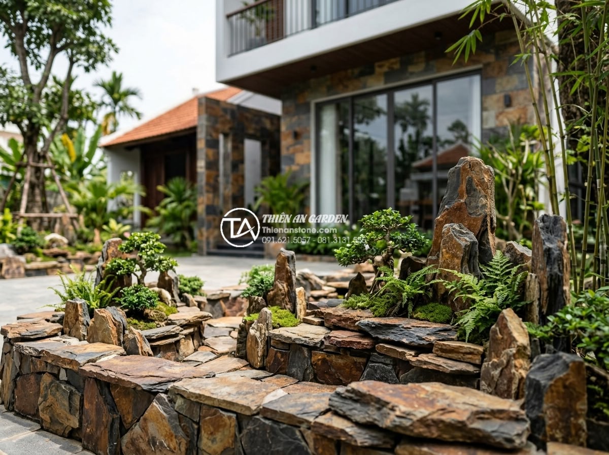 Đá rối vàng quay: Ứng dụng độc đáo trong trang trí tiểu cảnh - High-end villa exterior with luxurious use of golden swirling stones da roi vang