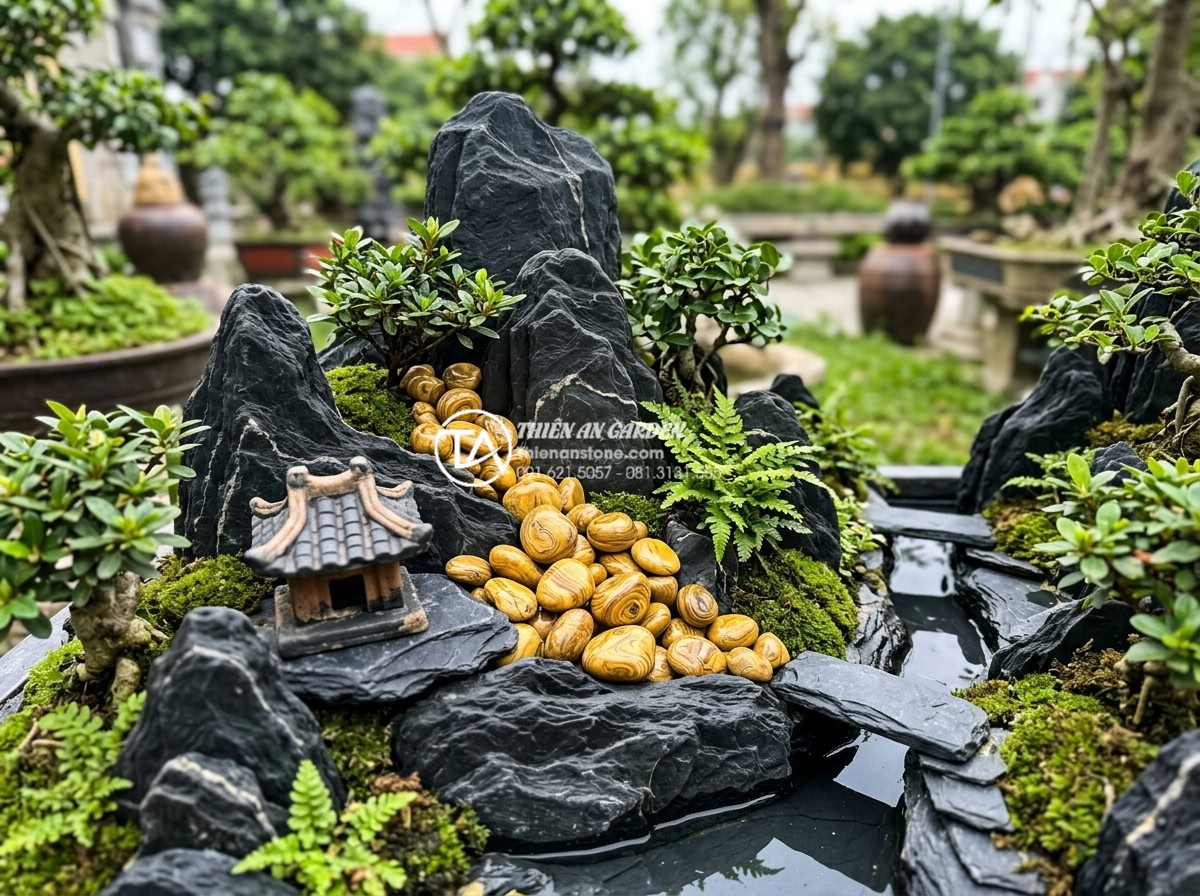 Đá rối vàng quay: Ứng dụng độc đáo trong trang trí tiểu cảnh - Long-term preserved golden swirling stones in a well-maintained miniature landsc
