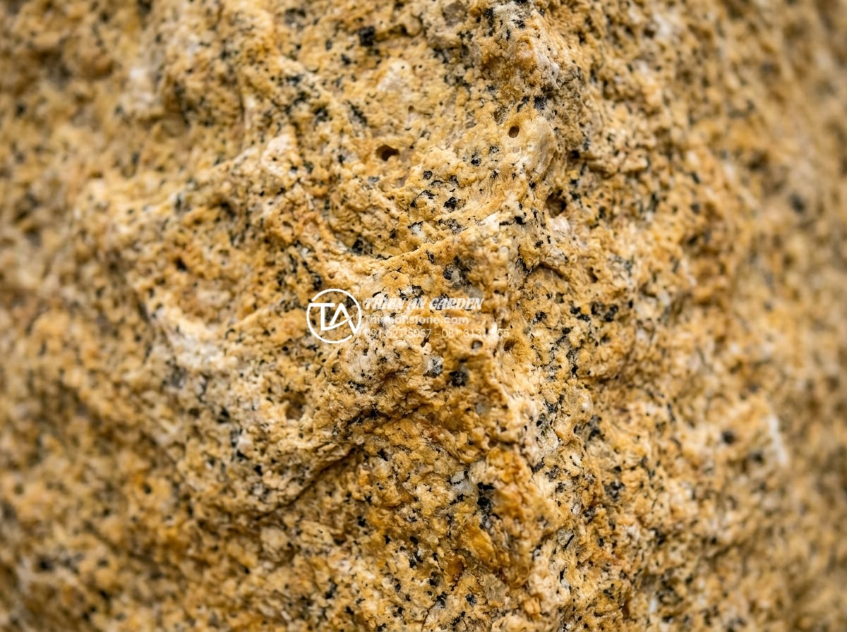 Đá rối vàng: Vẻ đẹp sang trọng từ mỏ đá Bình Định và Nghệ An - Detailed texture of golden ruffled stone from Binh Dinh showing natural golden y