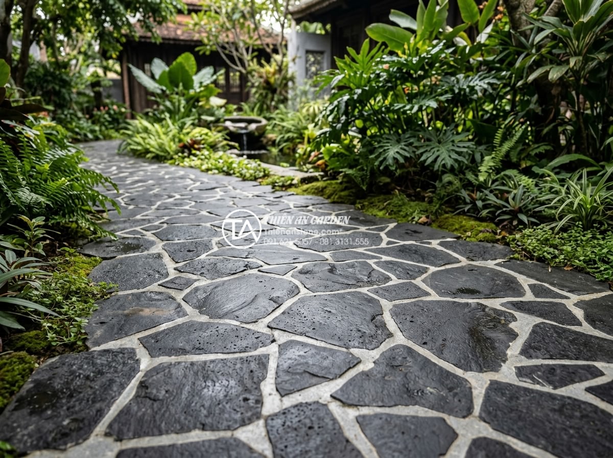 Kỹ thuật chà ron đá rối: Bí quyết để có mạch đá đều và đẹp - Detailed photograph of grouted chaotic natural stones in a luxurious villa garde