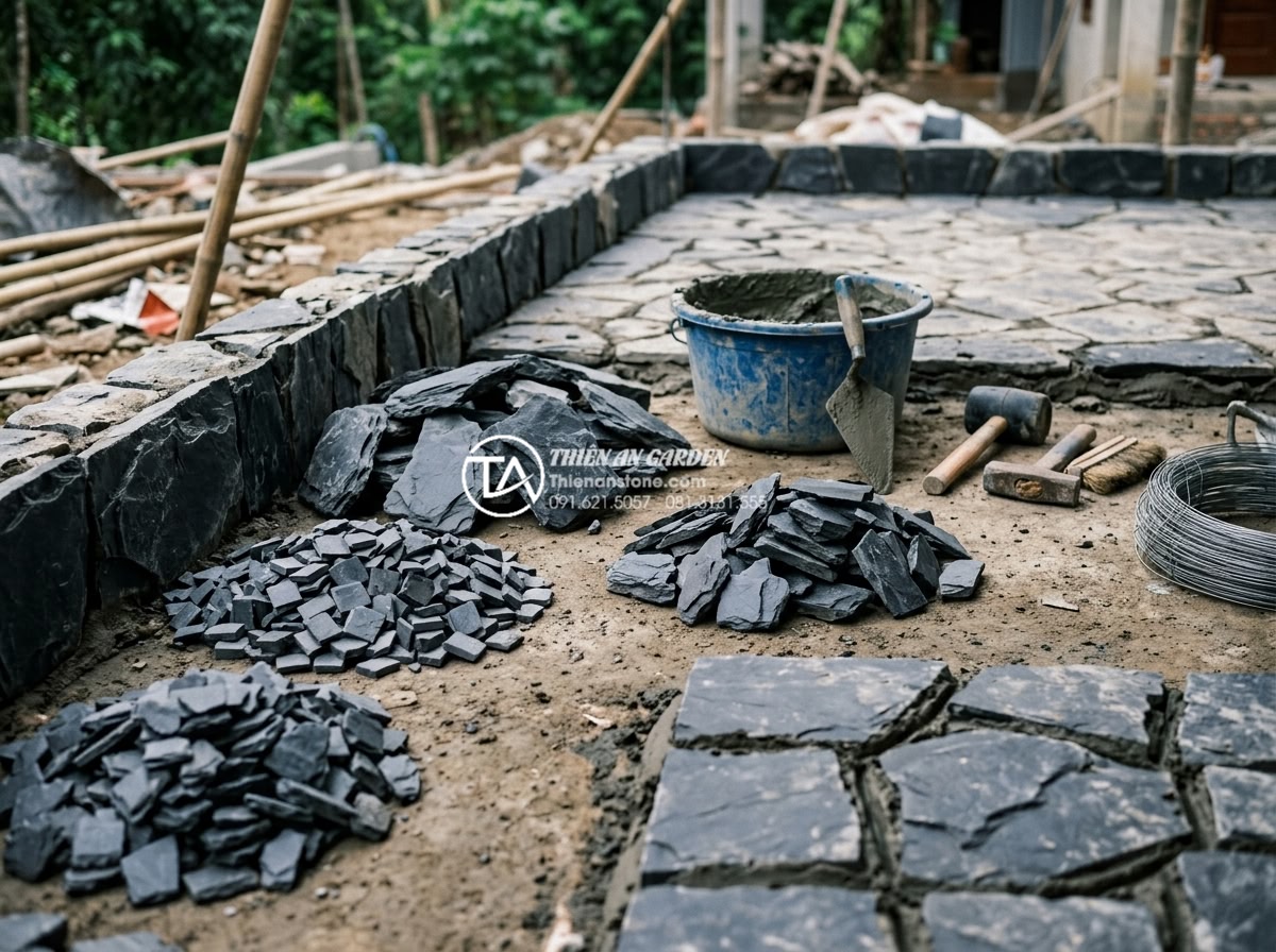 Kỹ thuật chà ron đá rối: Bí quyết để có mạch đá đều và đẹp - High-quality natural chaotic stones sorted by size and color on a construction s