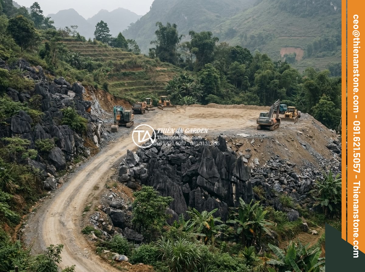 Quy trình khai thác đá tai mèo tại các vùng núi phía Bắc - Hình 9 Quy trình khai thác đá tai mèo tại các vùng núi phía Bắc - Construction of access roads and leveled quarry sites in northern Vietnam mounta