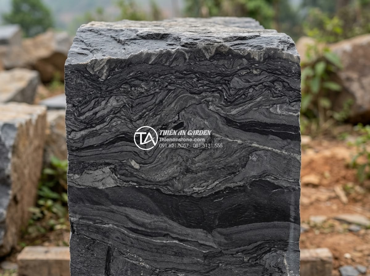 Review độ bền đá rối đen Lai Châu khi lát đường đi ô tô - Cross-section view of black chaotic stone slab from Lai Chau revealing internal 
