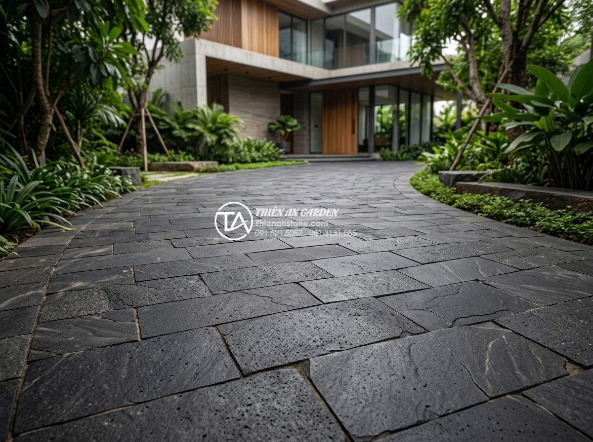 Review độ bền đá rối đen Lai Châu khi lát đường đi ô tô - Elegant car driveway using black chaotic Lai Chau stone integrated with modern v