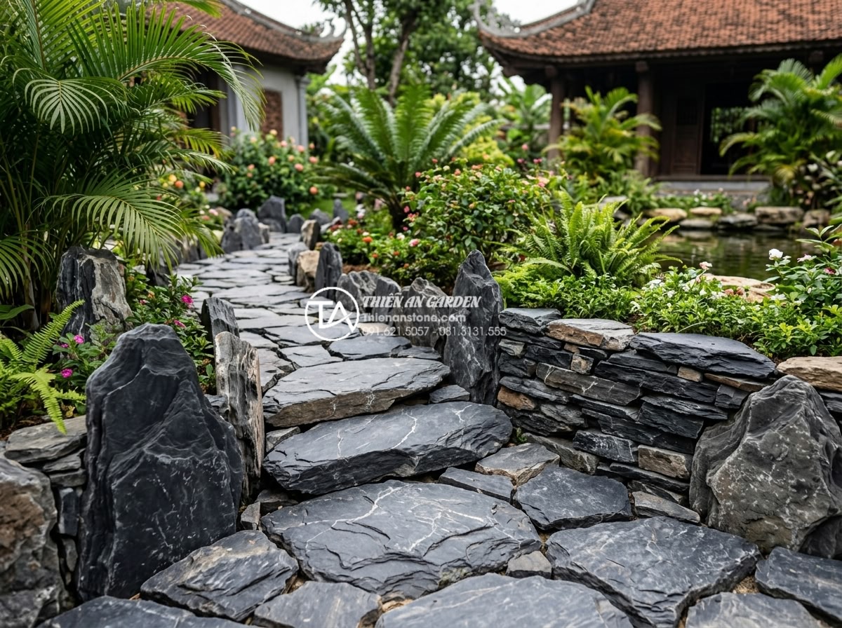 So sánh đá rối đen và đá rối đa sắc Lai Châu: Nên chọn loại nào? - Assortment of multi-colored Lai Chau chaotic stones arranged in a luxury villa g