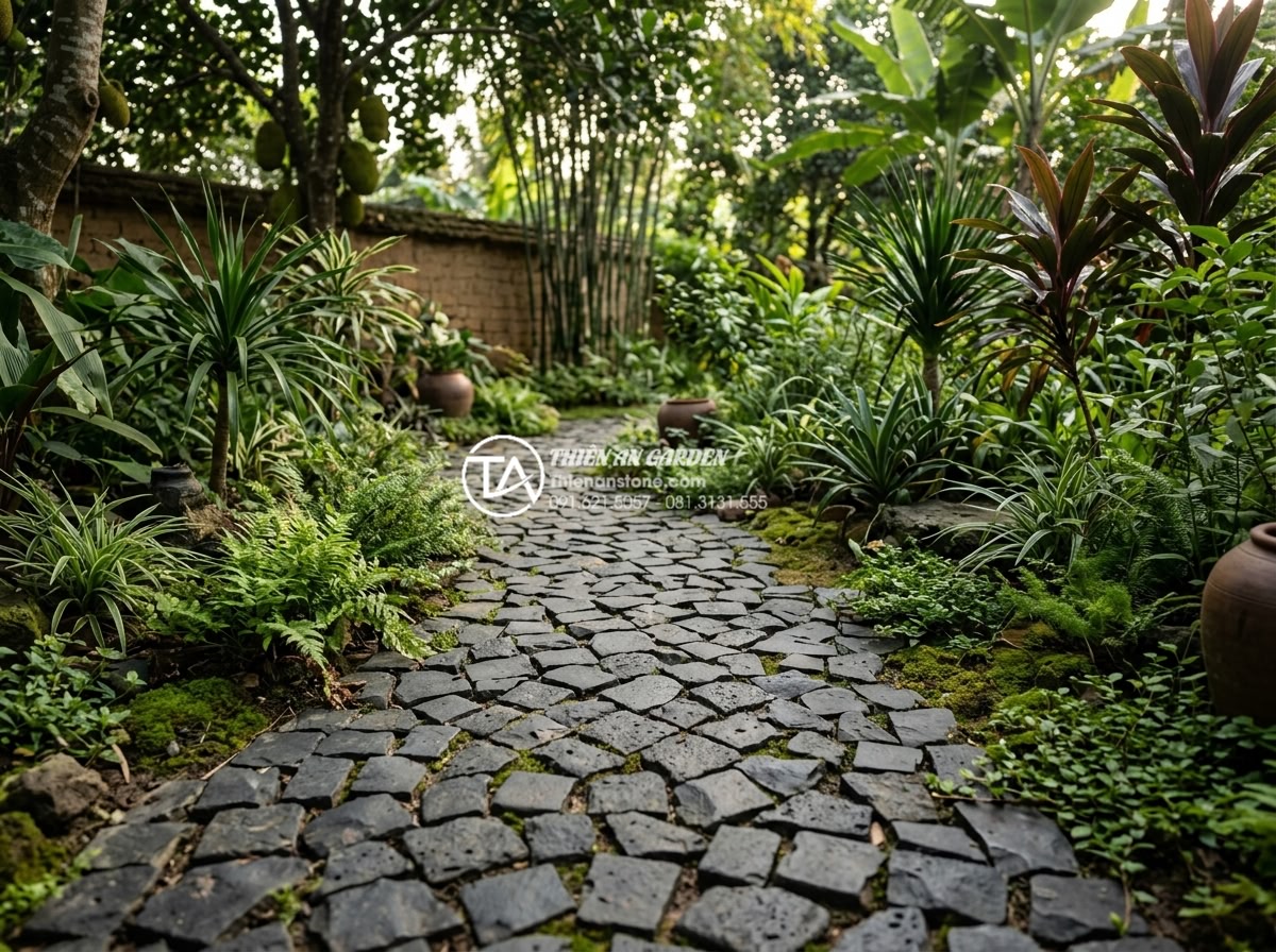 Tại sao nên dùng ốp gạch rối thay vì gạch men thông thường? - Eco-friendly natural stone mosaic op gach roi in a sustainable garden design wit