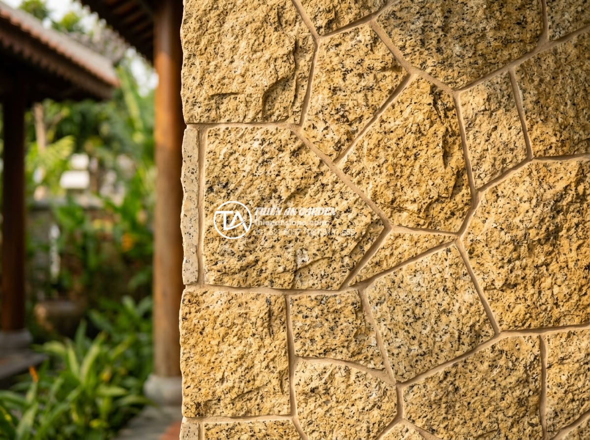 Ưu điểm của đá rối vàng ốp tường trong phong thủy nhà ở - Stunning aesthetic close-up of beautifully arranged golden irregular stone wall 