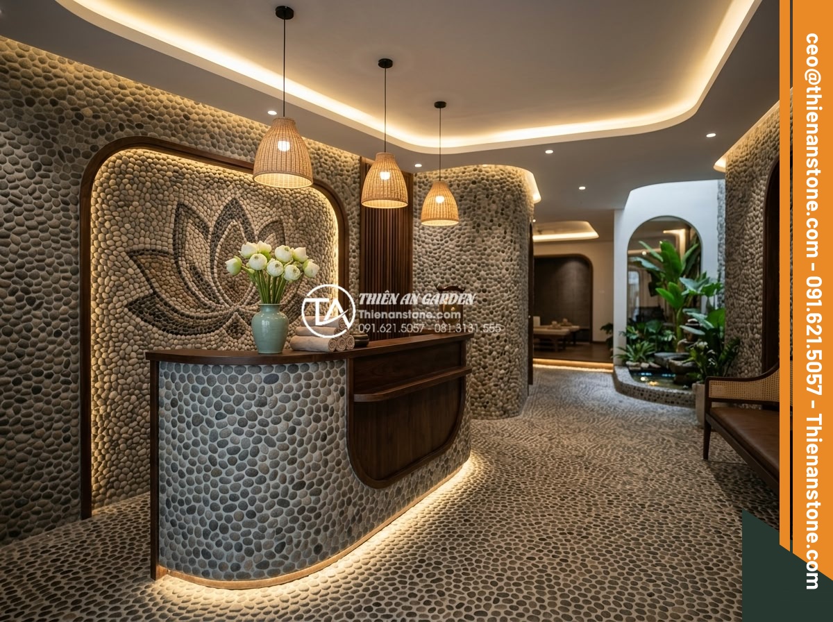 Đá cuội tròn: Ứng dụng trong massage đá nóng và trang trí spa cao cấp - Luxurious spa reception area with walls and floors decorated using patterned rou