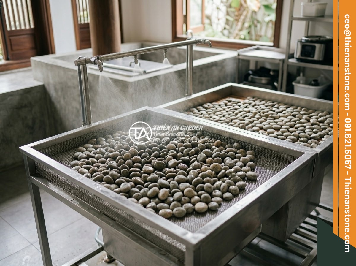 Đá cuội tròn: Ứng dụng trong massage đá nóng và trang trí spa cao cấp - Clean maintenance setup with round pebbles being gently washed and dried in a pr