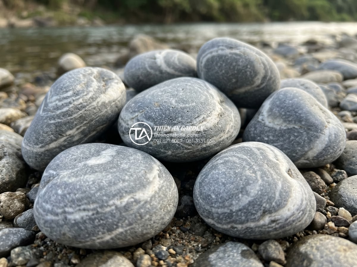 Kho đá cuội vân mây Đà Nẵng: Tổng kho cung cấp và thi công trọn gói - High-resolution close-up photograph of natural cloud-patterned pebble stones fro
