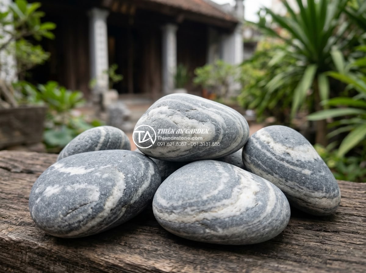 Mua đá cuội vân mây ở đâu? Top 5 địa chỉ cung cấp uy tín, giá sỉ - Customer testimonial photos with real people holding cloud patterned stones and 