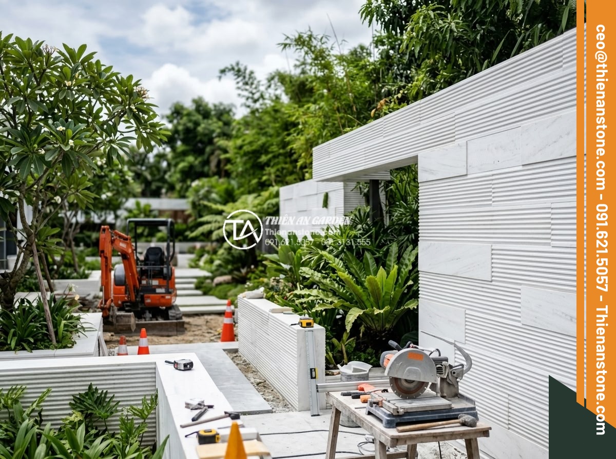 3 Sai lầm thường gặp khi thi công đá răng lược khiến công trình nhanh hỏng - Hình 19 3 Sai lầm thường gặp khi thi công đá răng lược khiến công trình nhanh hỏng - Professional team from Da Canh Thien An company working on a large scale comb to