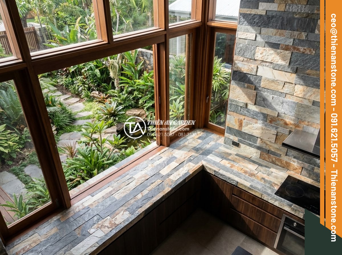 Bàn bếp nên dùng đá nguyên khối hay đá ghép? Phân tích từ chuyên gia - Hình 2 Bàn bếp nên dùng đá nguyên khối hay đá ghép? Phân tích từ chuyên gia - Aerial view of high-end residential kitchen featuring natural stone countertops