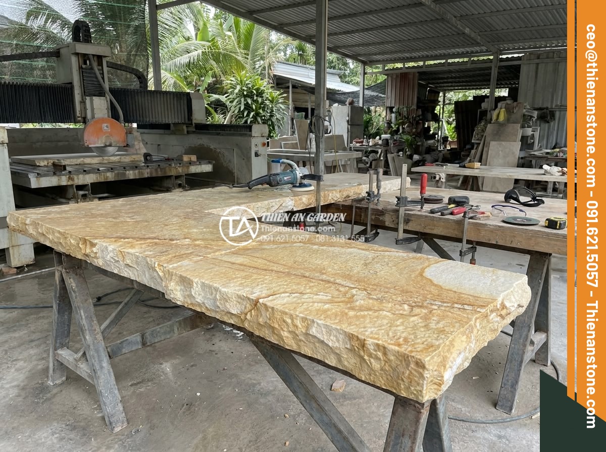 Bí quyết xử lý khe nối khi ghép cạnh đá hoa cương cho mặt bếp chữ L - Hình 9 Bí quyết xử lý khe nối khi ghép cạnh đá hoa cương cho mặt bếp chữ L - Professional toolkit including CNC cutter, polishing machine, and clamps for gra