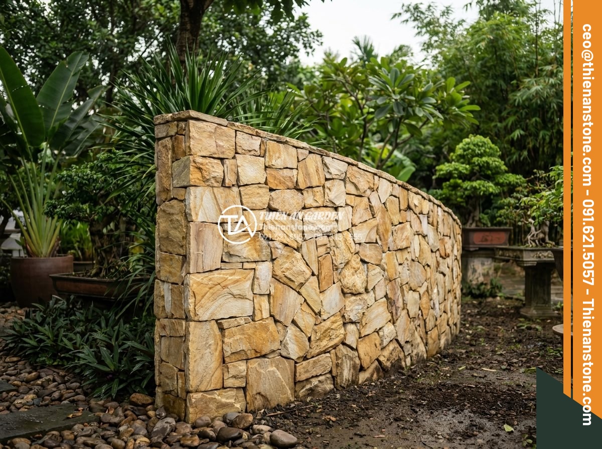 Cách phân biệt đá ghép tự nhiên thật và đá ghép nhân tạo kém chất lượng - Wide angle photograph of a beautifully landscaped garden wall using natural ston