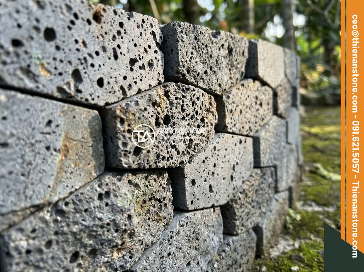 Đá ghép tổ ong xám: Xu hướng lựa chọn hàng đầu cho kiến trúc hiện đại - Detailed macro shot of individual gray stacked stone pieces in 10x50 dimensions 