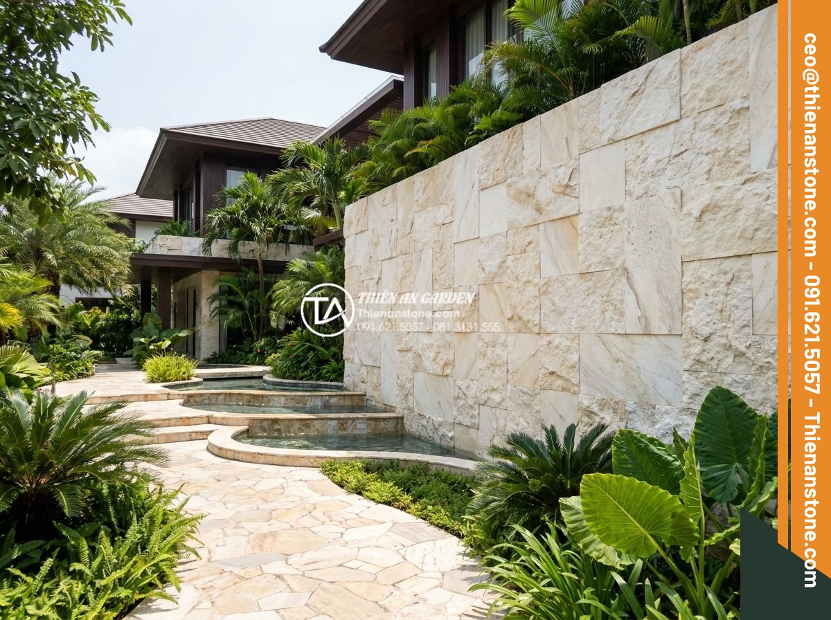 Đá ghép trang trí tường: Checklist 5 bước kiểm tra trước khi nghiệm thu - Hình 2 Đá ghép trang trí tường: Checklist 5 bước kiểm tra trước khi nghiệm thu - Wide-angle view of a luxurious villa exterior featuring large-scale natural ston