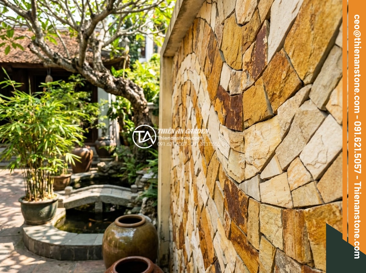 Đá ghép trang trí tường: Checklist 5 bước kiểm tra trước khi nghiệm thu - Hình 9 Đá ghép trang trí tường: Checklist 5 bước kiểm tra trước khi nghiệm thu - Feng shui inspired natural stone mosaic wall in warm golden tones positioned acc