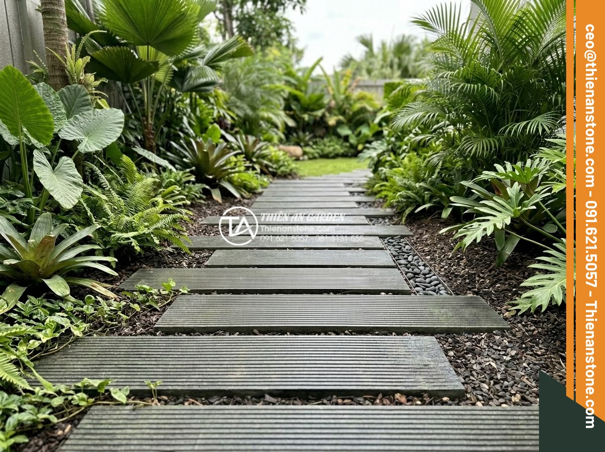 Đá răng lược có bị rêu mốc không? Bí quyết bảo quản đá luôn mới - Completed high-quality comb tooth stone installation in modern tropical garden w