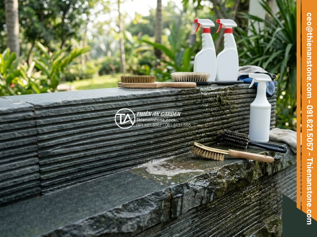 Đá răng lược có bị rêu mốc không? Bí quyết bảo quản đá luôn mới - Expert technician cleaning comb tooth stone surface with specialized tools in pr