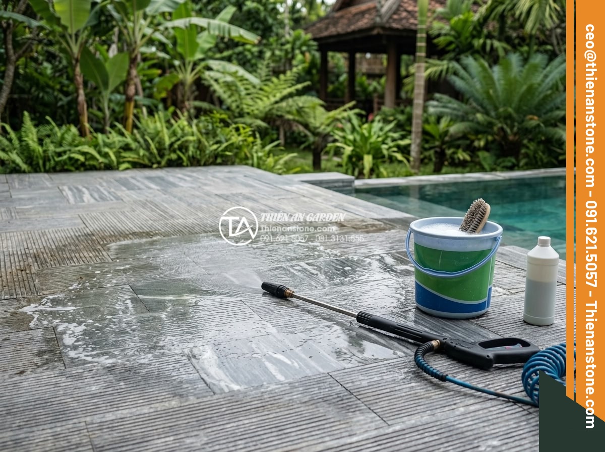 Đá răng lược có dùng được cho khu vực hồ bơi không? Những lưu ý quan trọng - Hình 19 Đá răng lược có dùng được cho khu vực hồ bơi không? Những lưu ý quan trọng - Maintenance process showing cleaning of da rang luoc stone pool deck with approp