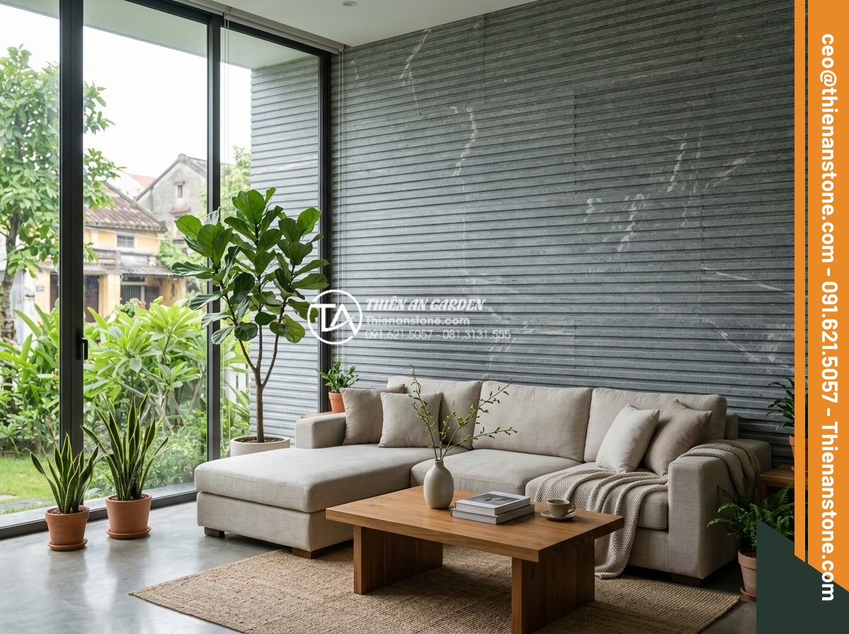 Đá răng lược đen: Vẻ đẹp huyền bí và đẳng cấp cho không gian sống - Interior shot of elegant modern living room featuring full height black comb-too
