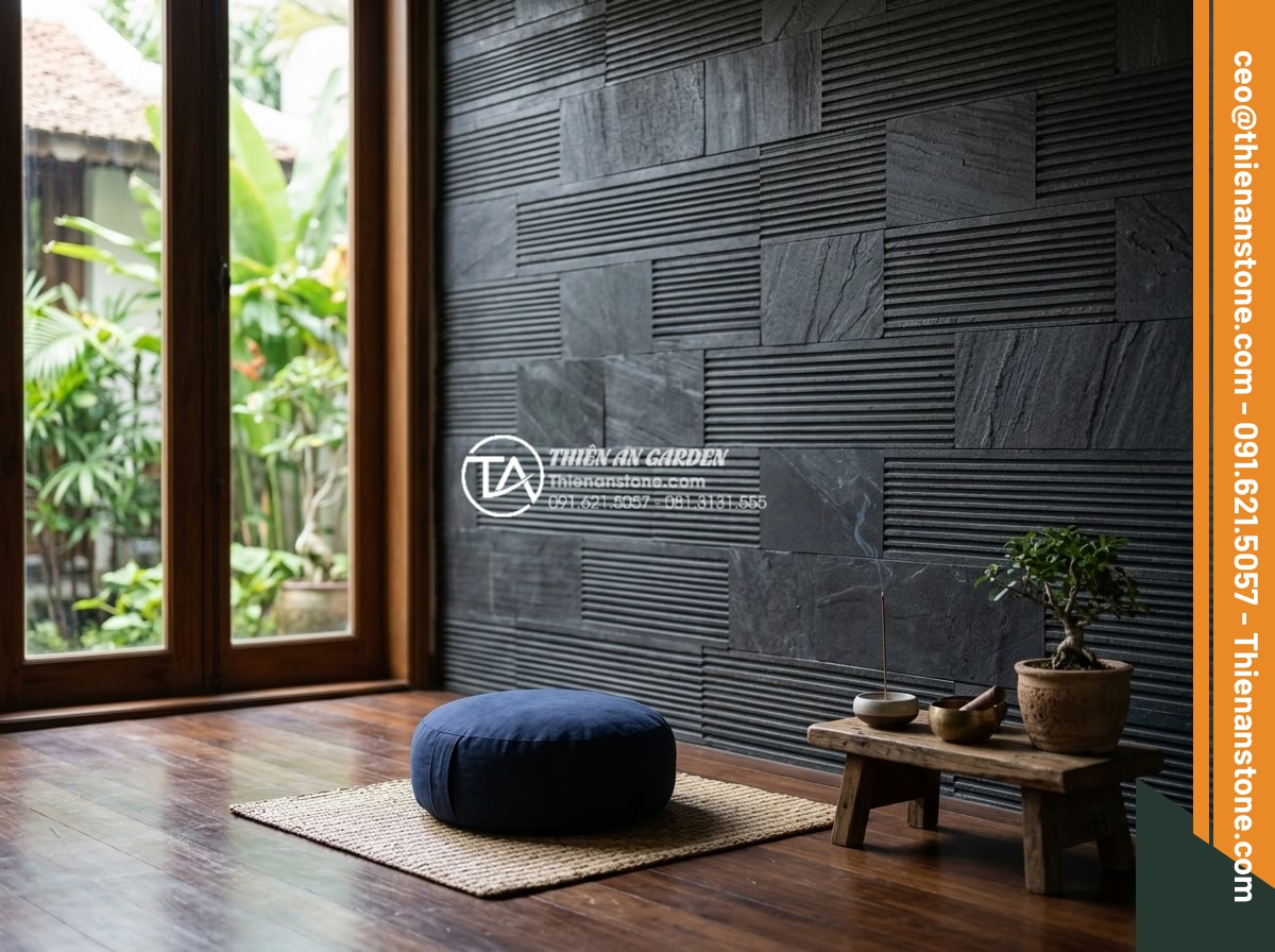 Đá răng lược đen: Vẻ đẹp huyền bí và đẳng cấp cho không gian sống - Calm zen-inspired interior space with black comb-tooth stone accent wall, soft n