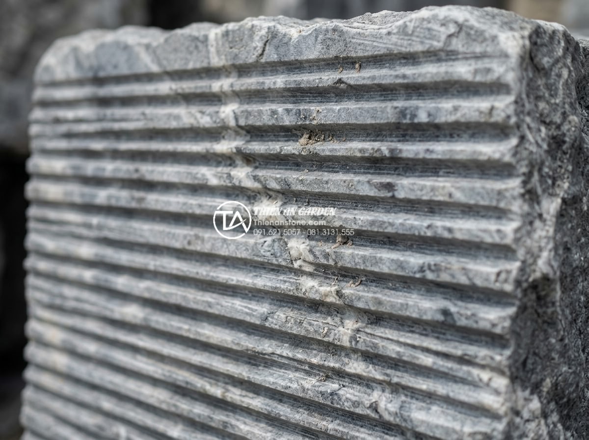 Đá răng lược tự nhiên: Phân loại, ưu điểm và ứng dụng trong kiến trúc - Detailed close-up view of natural comb tooth stone from Vietnamese quarries show