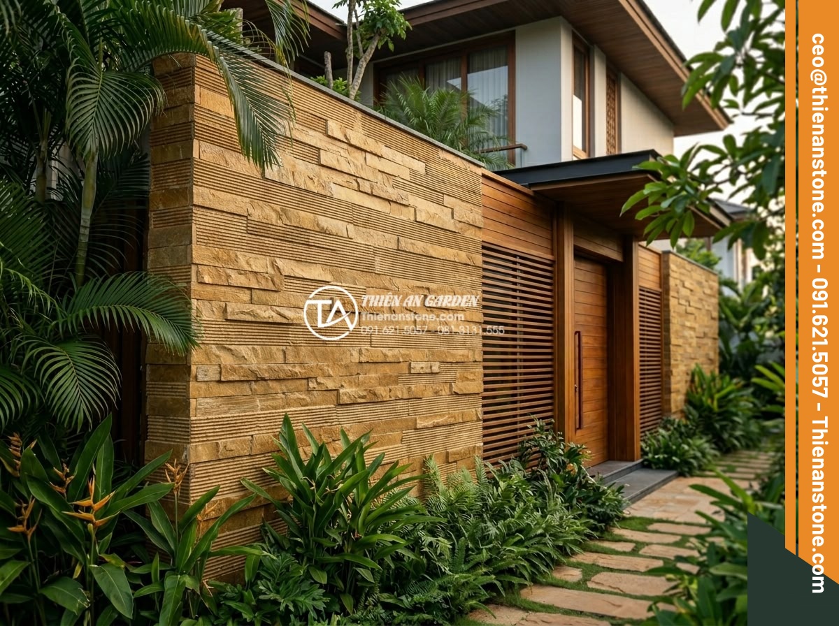 Đá răng lược vàng ốp tường có lỗi thời không? Đánh giá từ chuyên gia - Luxurious villa exterior wall featuring golden comb tooth stone cladding combine