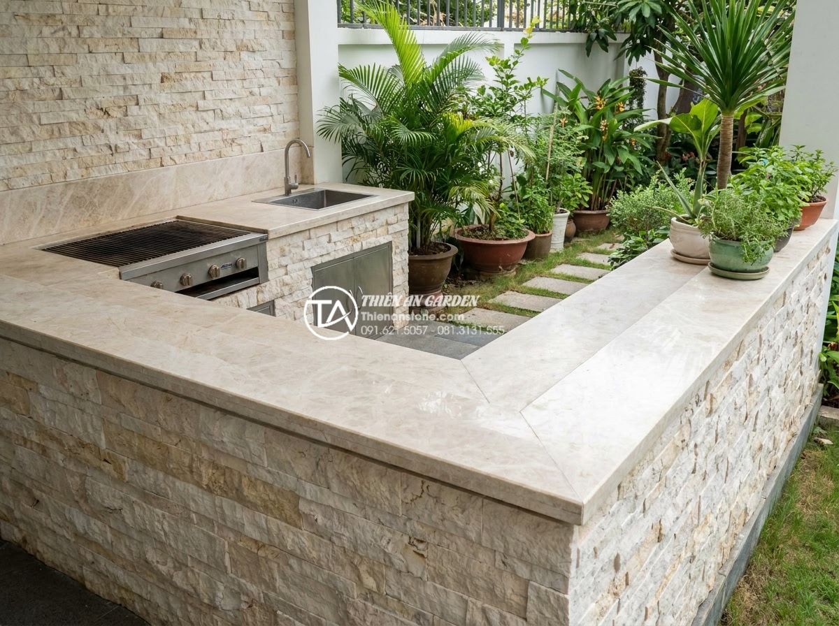 Hướng dẫn kỹ thuật ghép đá bàn bếp và ghép đá bếp bền đẹp, chống thấm - Outdoor kitchen and garden integration using joined stone countertops with natur