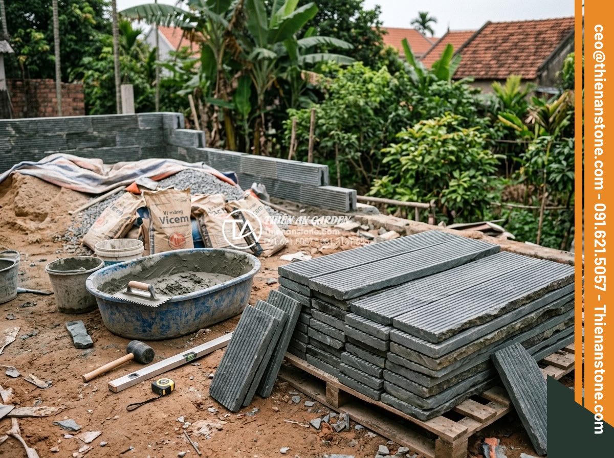 Hướng dẫn kỹ thuật ốp đá răng lược chuẩn xác, bền đẹp với thời gian - Hình 8 Hướng dẫn kỹ thuật ốp đá răng lược chuẩn xác, bền đẹp với thời gian - Team of workers preparing stone slabs mortar mix and tools on site before starti