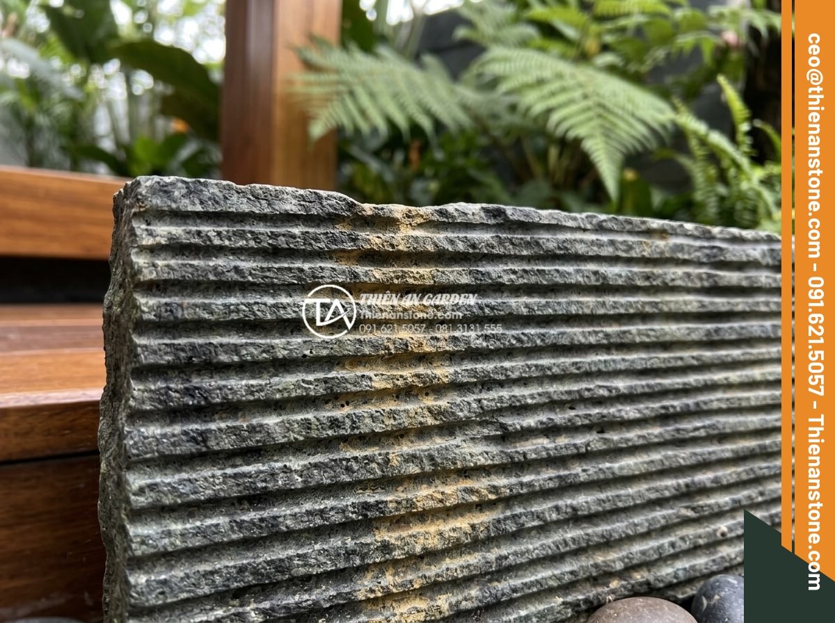 Khắc phục hiện tượng đá răng lược bị ố vàng sau một thời gian sử dụng - Hình 1 Khắc phục hiện tượng đá răng lược bị ố vàng sau một thời gian sử dụng - Professional close-up macro photography of Vietnamese comb-tooth natural stone (