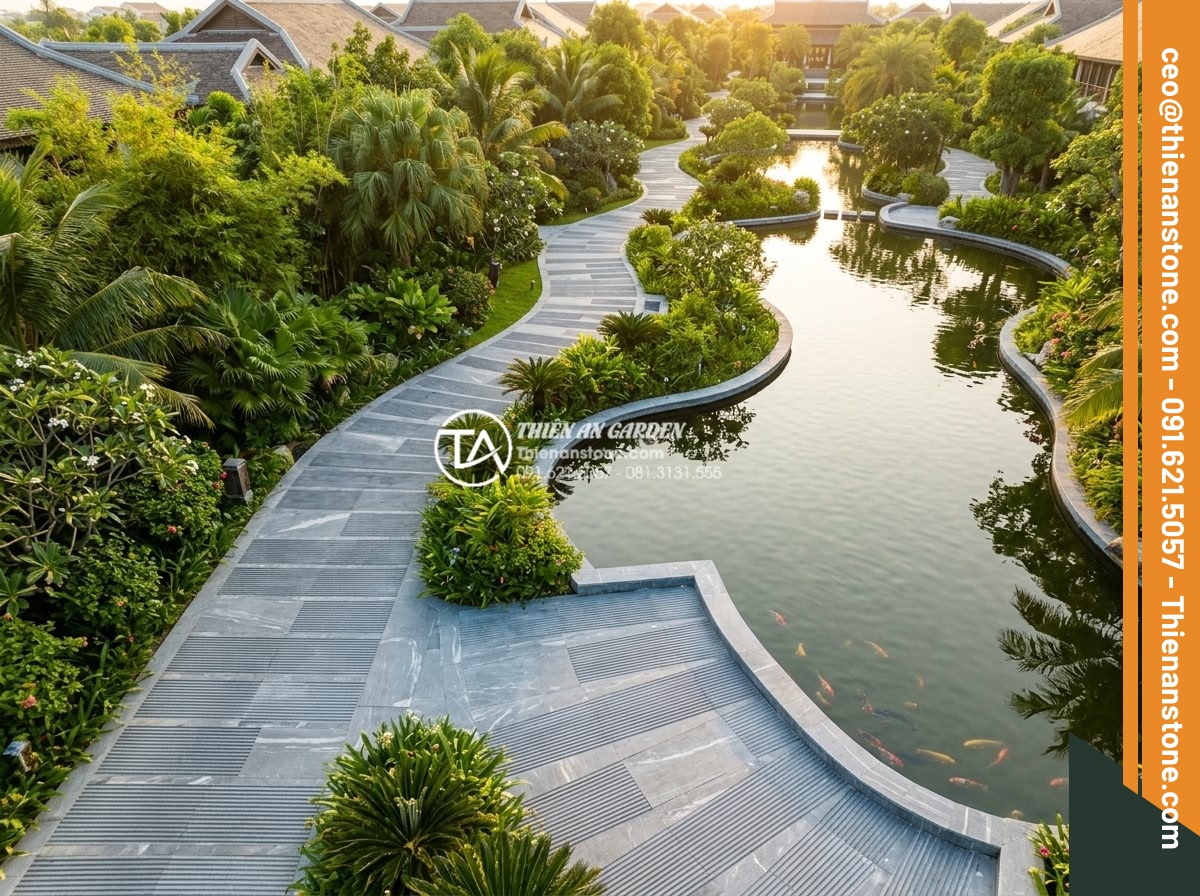 Khắc phục hiện tượng đá răng lược bị ố vàng sau một thời gian sử dụng - Hình 6 Khắc phục hiện tượng đá răng lược bị ố vàng sau một thời gian sử dụng - Aerial view of a beautifully maintained Vietnamese resort garden featuring exten