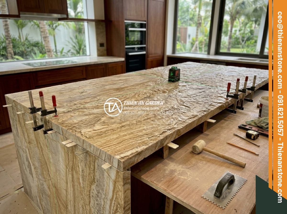 Kỹ thuật mài cạnh và ghép đá bếp không đường nối cho biệt thự cao cấp - Professional team from stone company working on seamless kitchen countertop inst