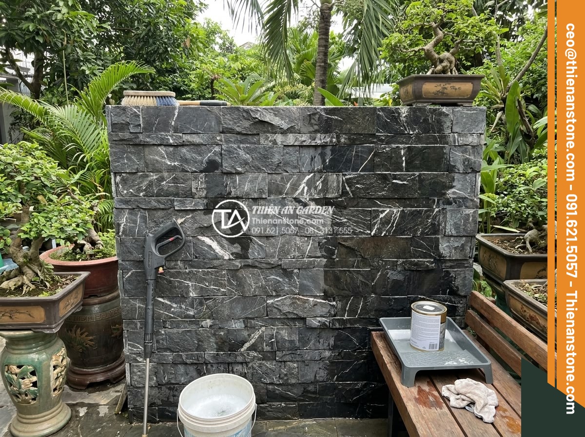 Quy trình thi công đá ghép tổ ong 10x50 cho tường rào và tiểu cảnh - Hình 17 Quy trình thi công đá ghép tổ ong 10x50 cho tường rào và tiểu cảnh - Maintenance demonstration of cleaning and sealing natural honeycomb stone wall i
