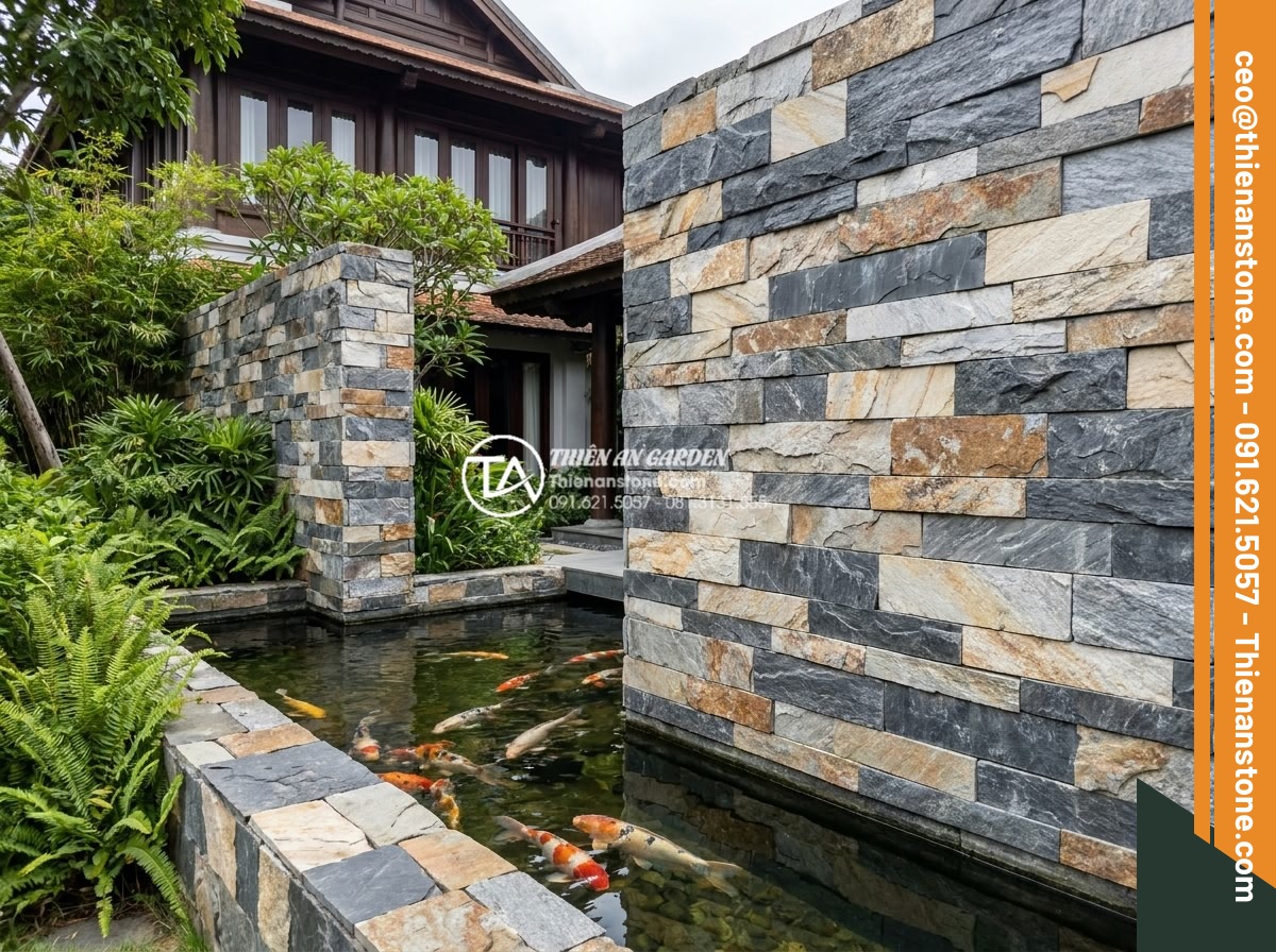 So sánh đá ghép tự nhiên và gạch giả đá: Nên chọn loại nào để ốp tường? - Real project photos of natural stacked stone used on garden walls around Koi pon