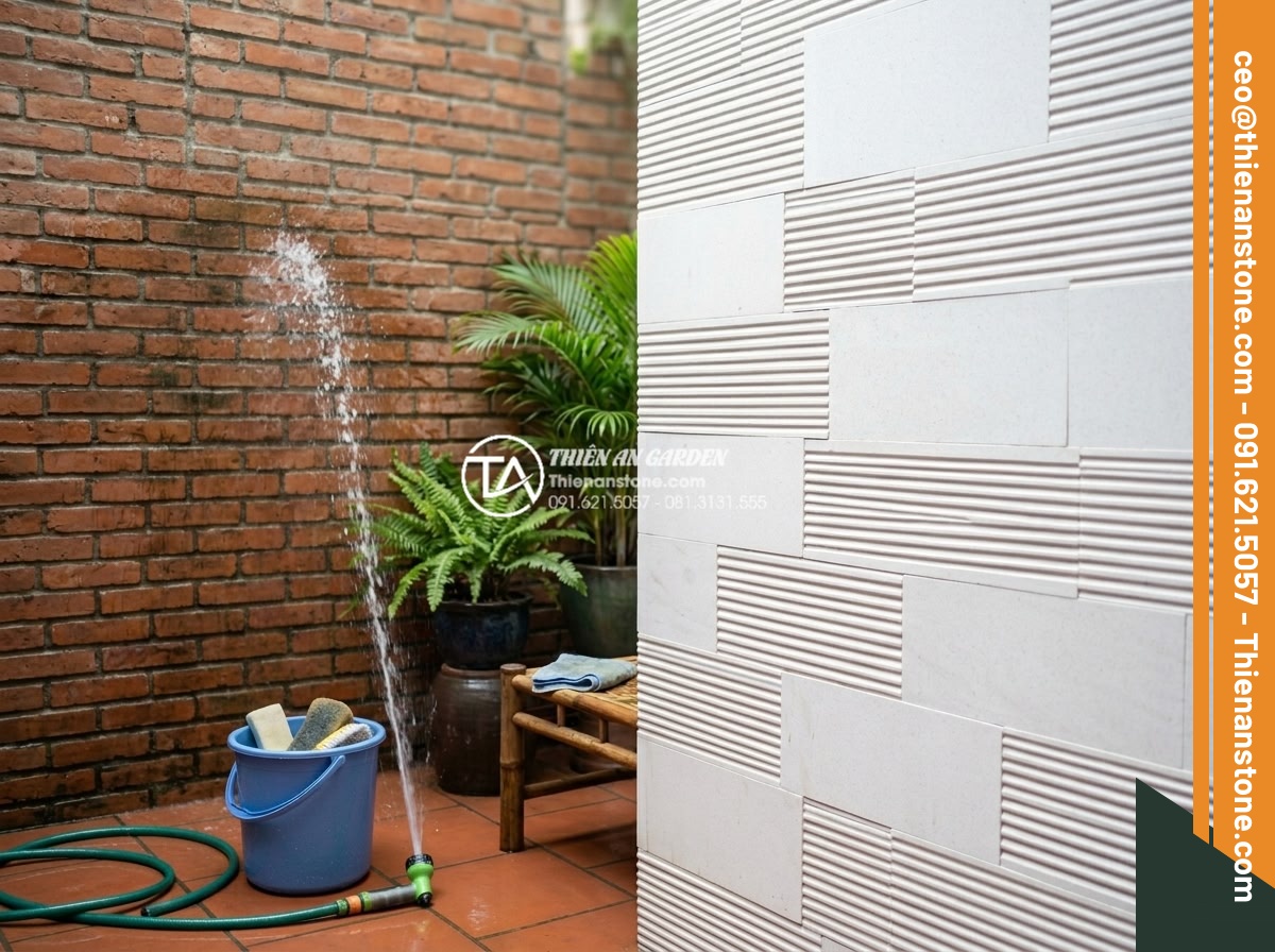 So sánh đá răng lược và gạch răng lược: Đâu là lựa chọn tối ưu? - Maintenance demonstration showing easy cleaning process on natural stone versus 