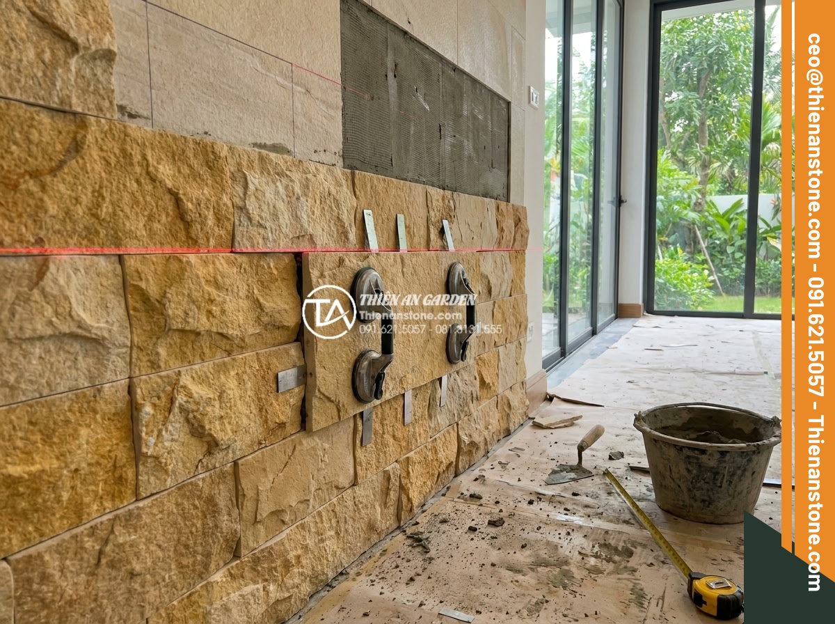 Sự khác biệt giữa ghép chỉ đá và ghép mòi đá trong thi công nội thất - Professional installation process of stone edge inlay in luxury villa interior s