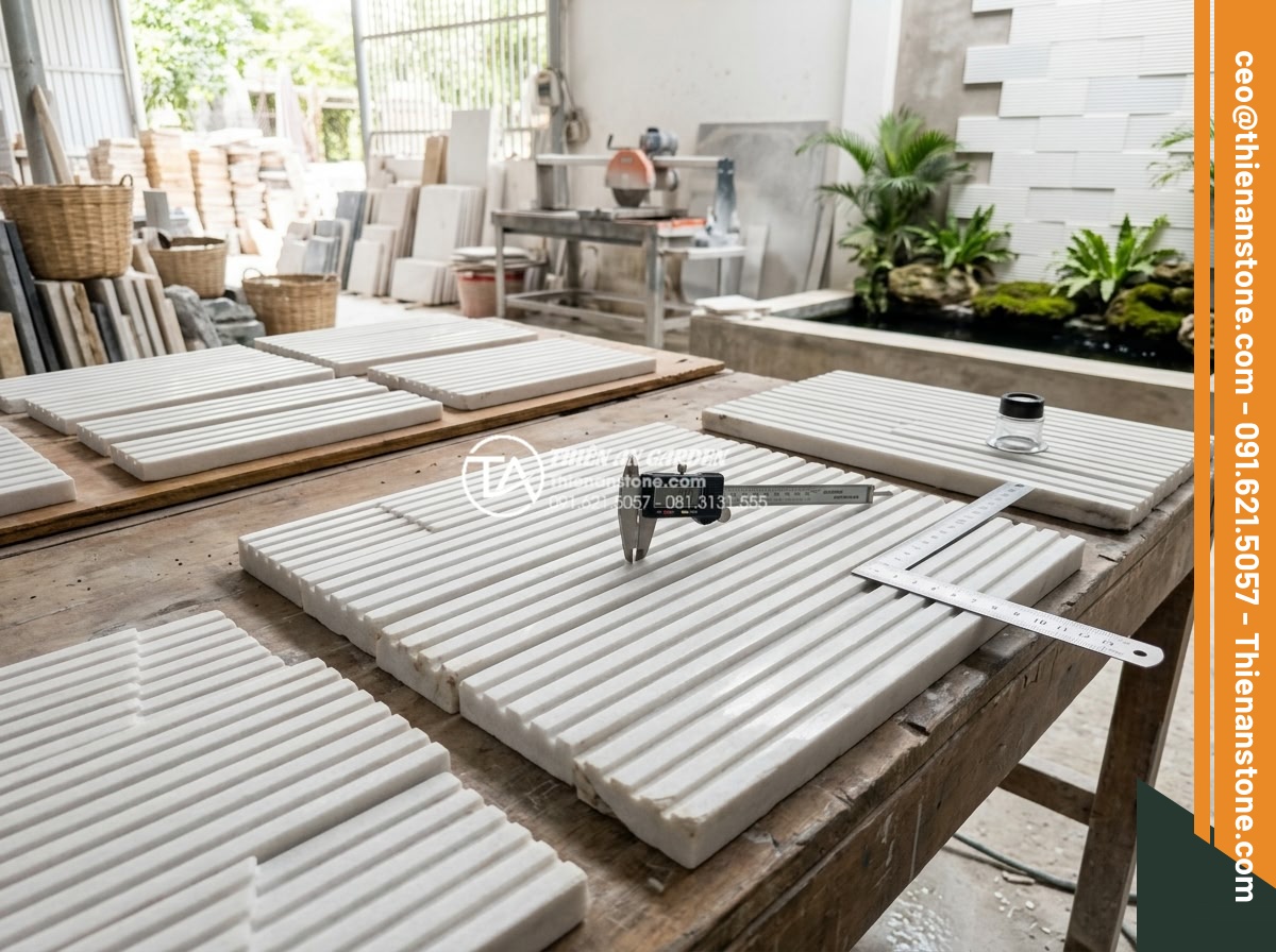 Tìm hiểu quy trình sản xuất đá chẻ răng lược thủ công tại làng nghề - Professional quality control inspection of finished comb-tooth stone tiles using