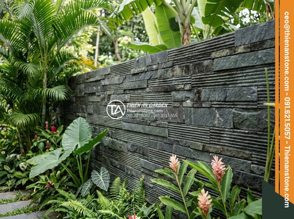 Tìm hiểu quy trình sản xuất đá chẻ răng lược thủ công tại làng nghề - Beautifully maintained handcrafted comb-tooth stone wall in a tropical garden se