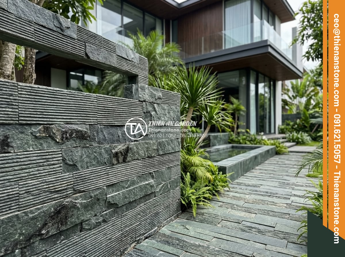 Tìm hiểu quy trình sản xuất đá chẻ răng lược thủ công tại làng nghề - Modern luxury villa garden showcasing premium handcrafted comb-tooth stone featu