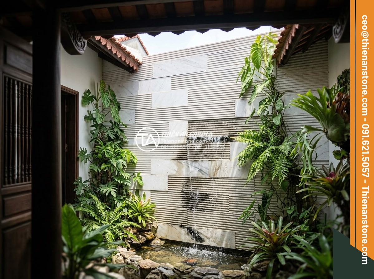 Top 10 mẫu đá răng lược đen ốp giếng trời tạo chiều sâu cực đỉnh - Hình 15 Top 10 mẫu đá răng lược đen ốp giếng trời tạo chiều sâu cực đỉnh - Black comb tooth stone skywell combined with cascading water, climbing plants an