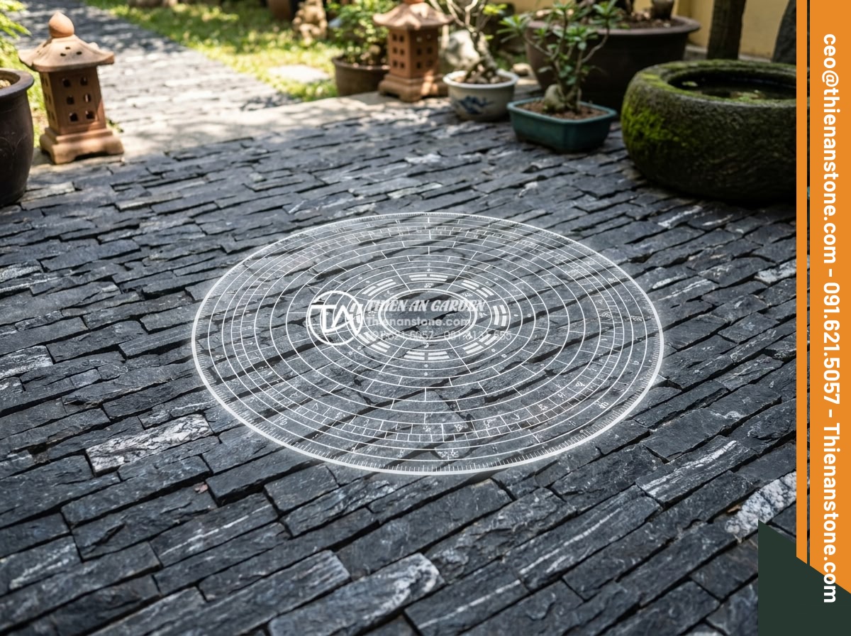 Tư vấn chọn màu đá ghép theo phong thủy rước tài lộc năm 2026 - Feng shui compass overlay on stone mosaic garden layout customized for house dir