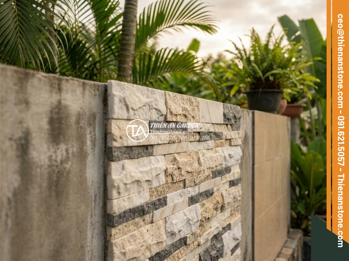 Ứng dụng đá ghép vàng trong thi công trụ cổng và vách ngăn tiểu cảnh - Hình 4 Ứng dụng đá ghép vàng trong thi công trụ cổng và vách ngăn tiểu cảnh - Elegant comparison image of golden mosaic stone versus other materials like conc