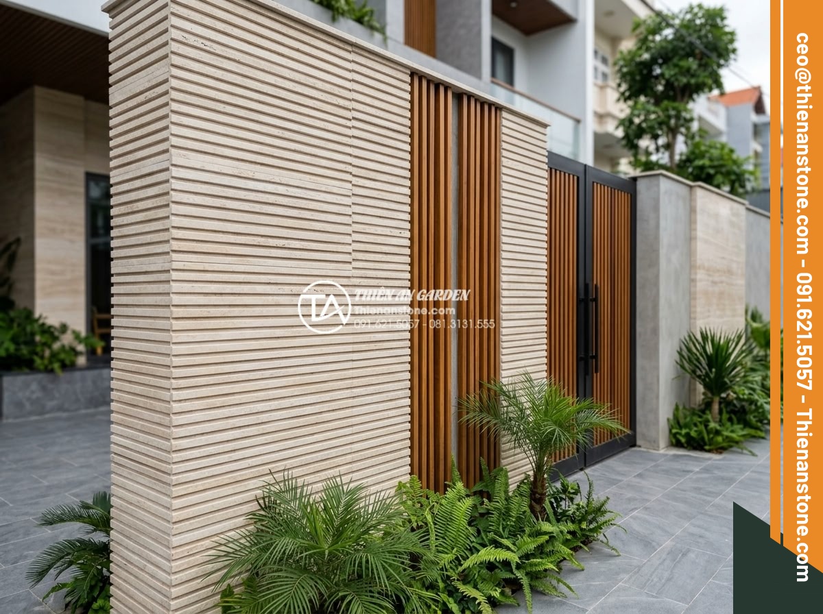 Ý tưởng trang trí trụ cổng bằng đá răng lược đen kết hợp gỗ tự nhiên - Modern minimalist gate pillar with black tooth comb stone full cladding and vert