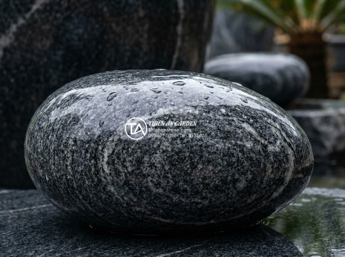 5 sai lầm phổ biến khi lắp đặt tiểu cảnh chum vại khiến gia chủ mất tiền oan - Macro close-up of premium natural granite stone texture used for high-end water 